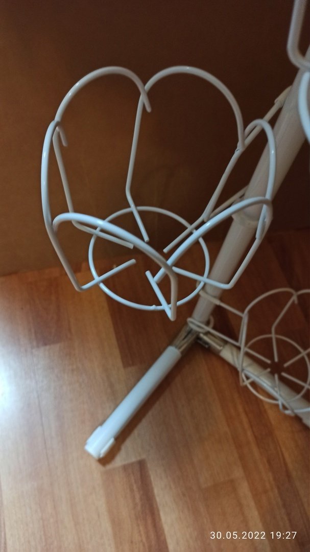 подставка на окно угловая металлическая с ножками. Фото N28